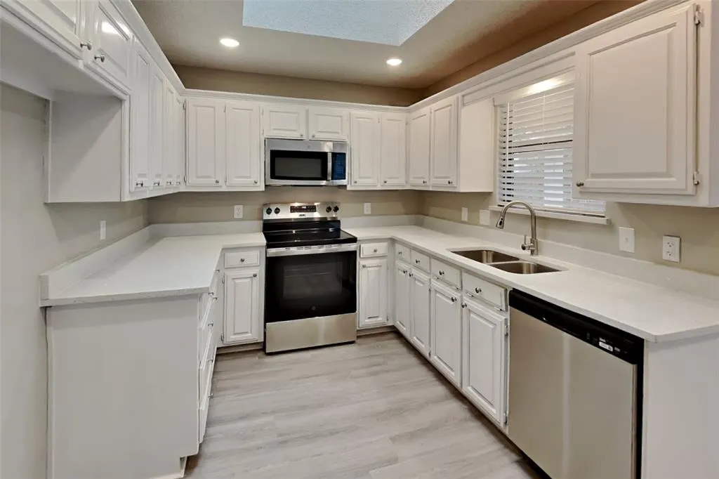 1100 Pin Oak Lane