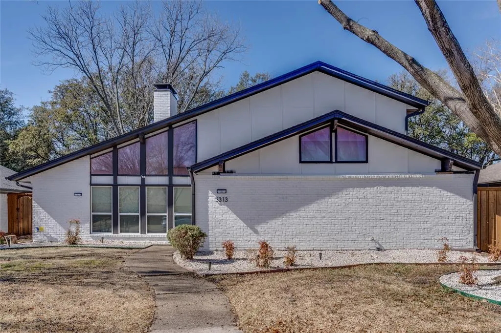 3313 Carriage Lane