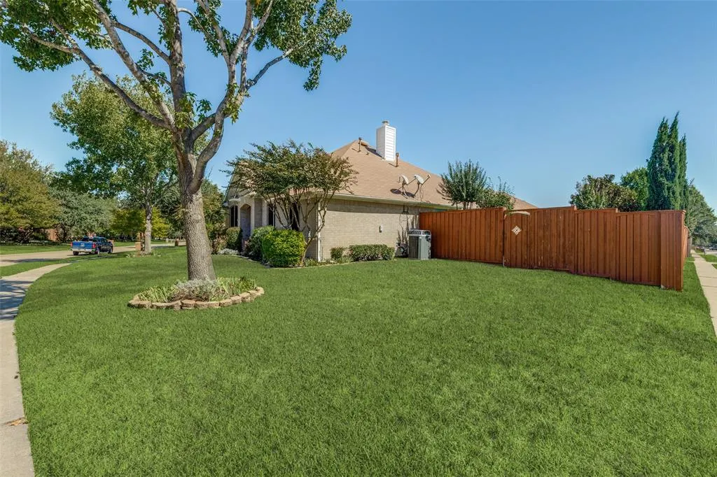 5000 Adolphus Drive