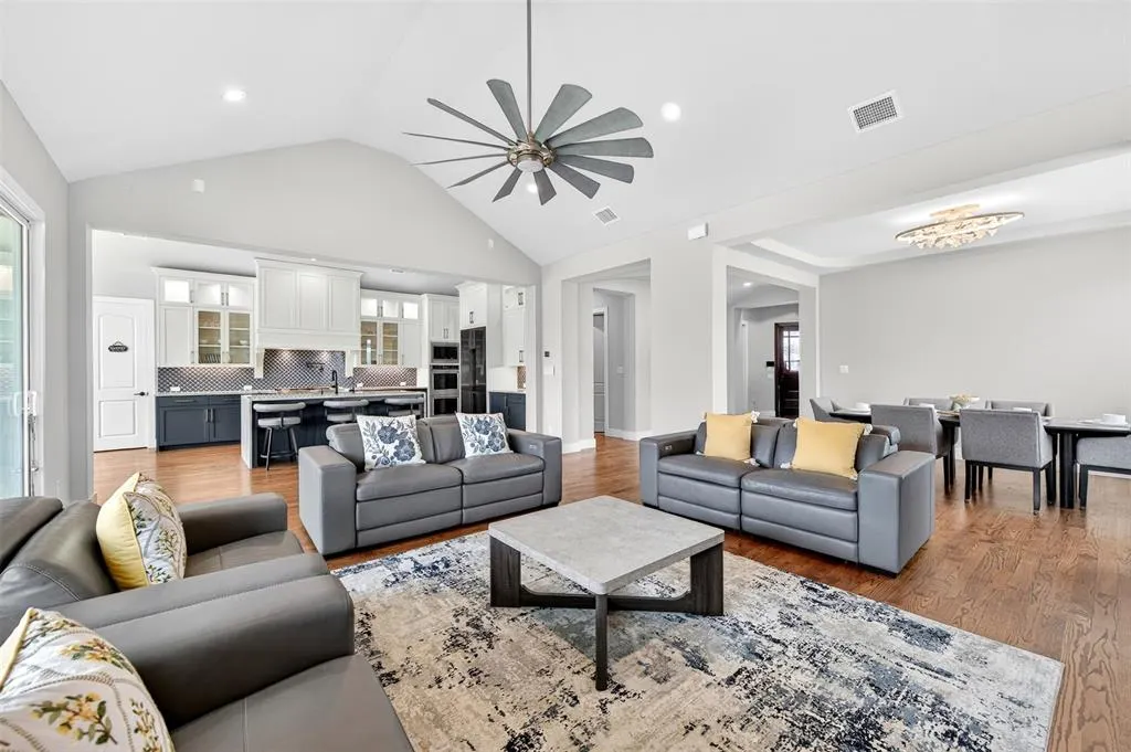 3312 Crosby Lane