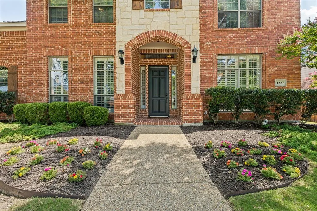 1227 Comanche Drive