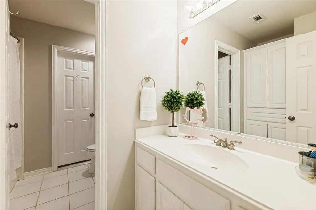 1227 Comanche Drive