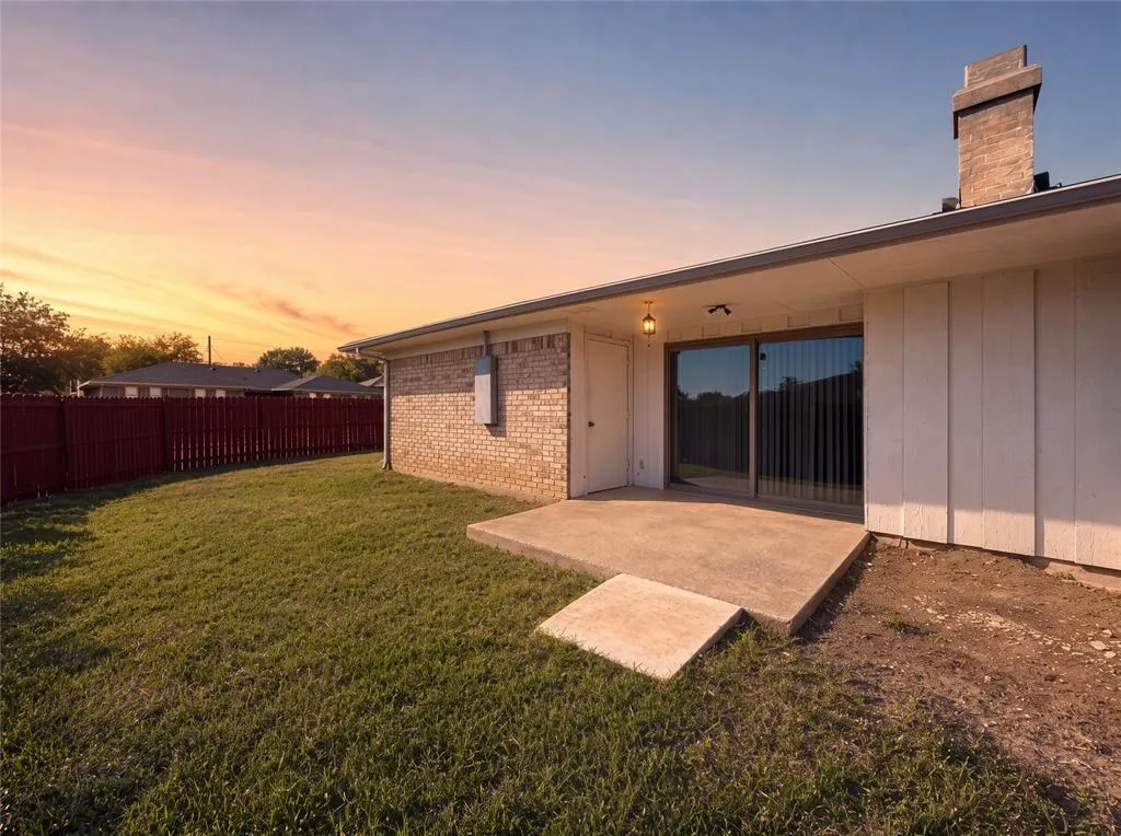 1800 Camelot Cove