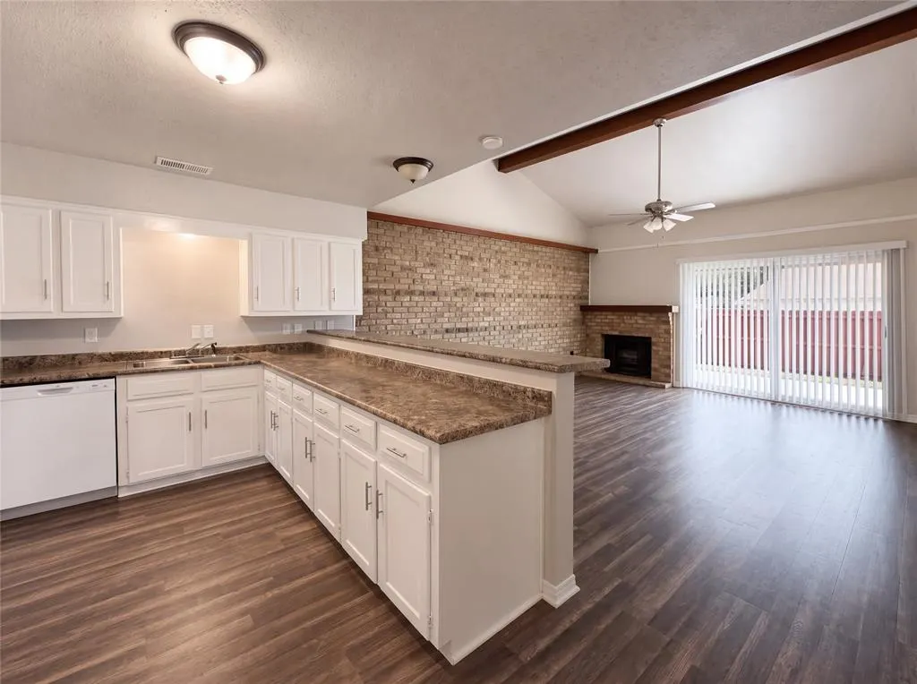 1800 Camelot Cove
