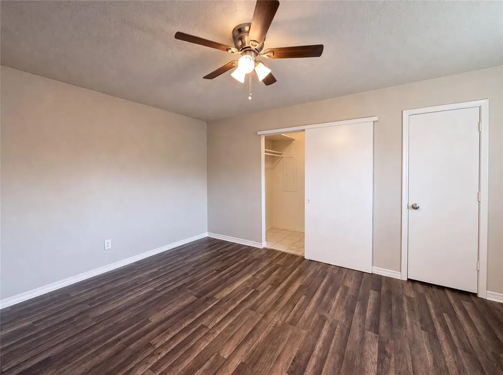 1800 Camelot Cove