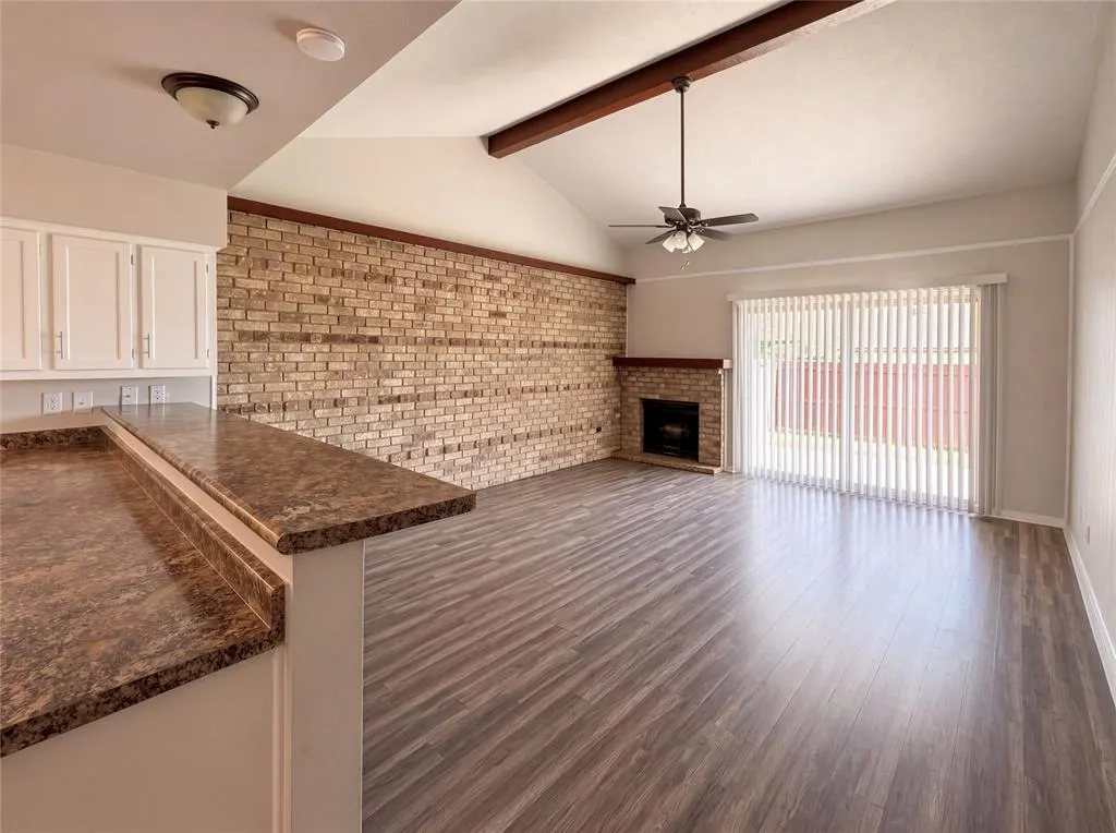 1800 Camelot Cove