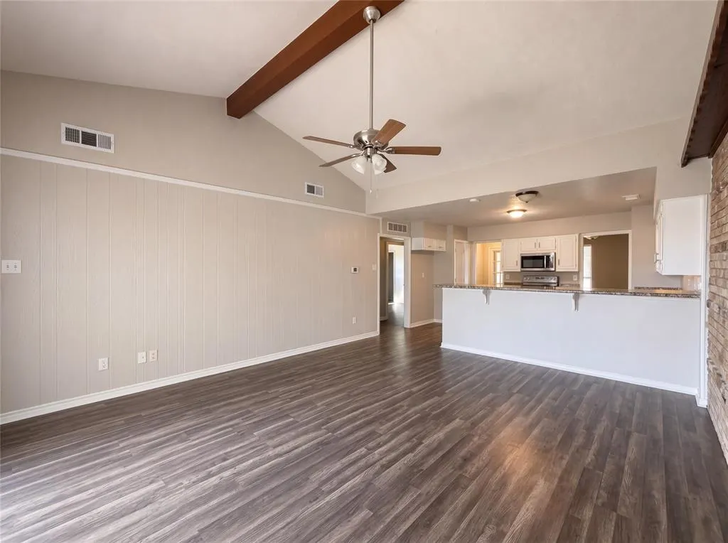 1800 Camelot Cove