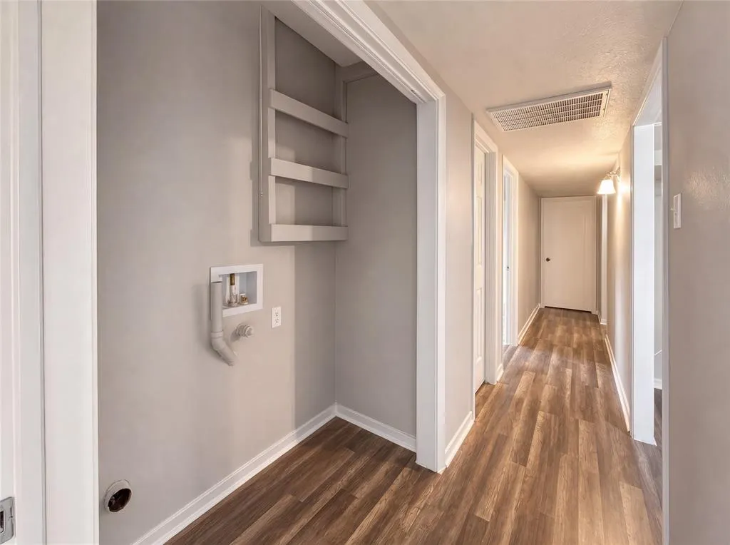 1800 Camelot Cove
