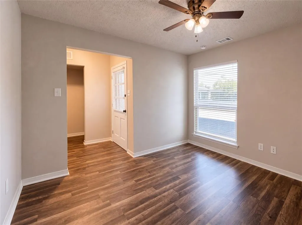 1800 Camelot Cove