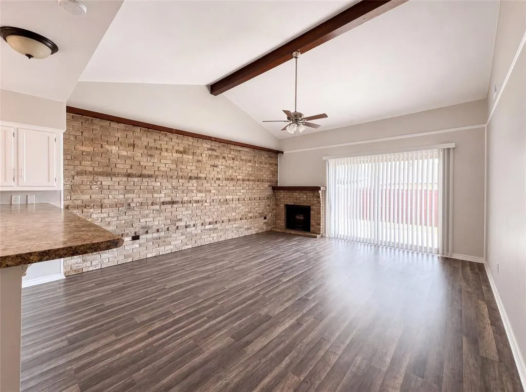 1800 Camelot Cove