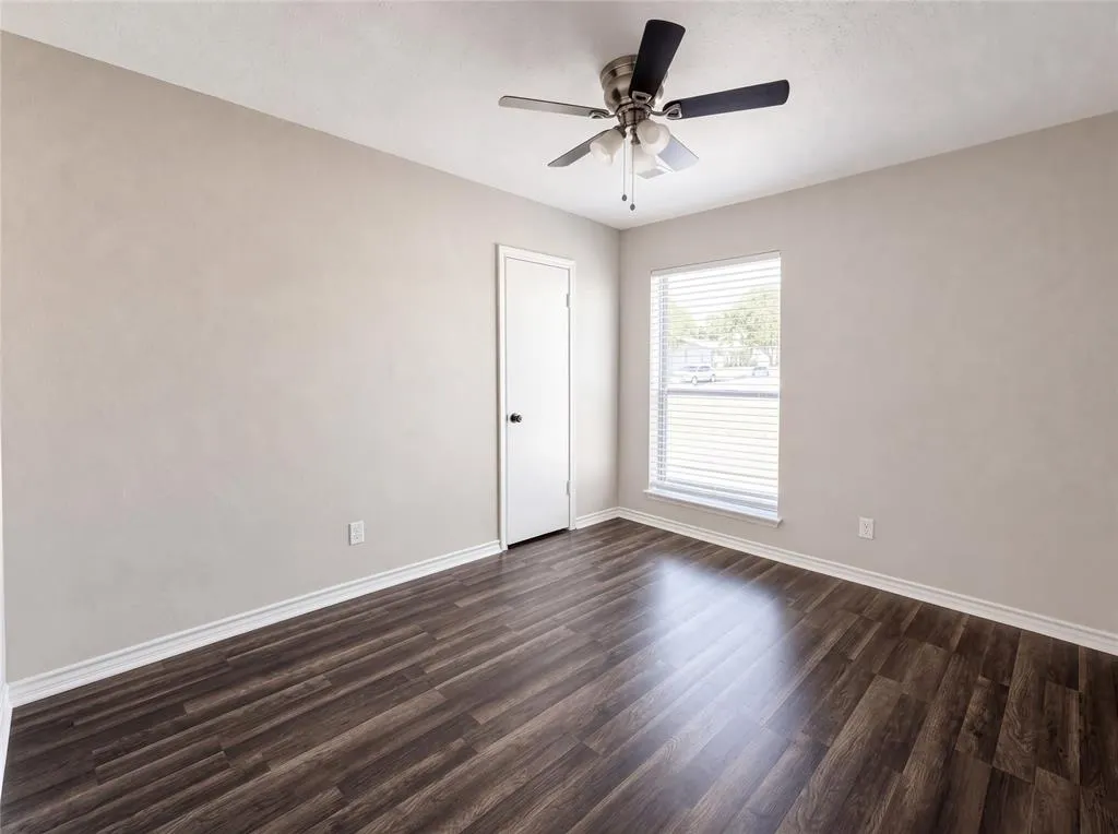 1800 Camelot Cove