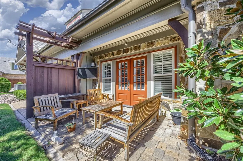 5304 Sutton Circle