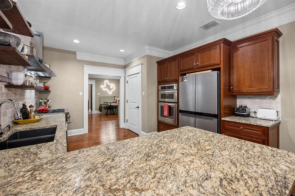 5304 Sutton Circle