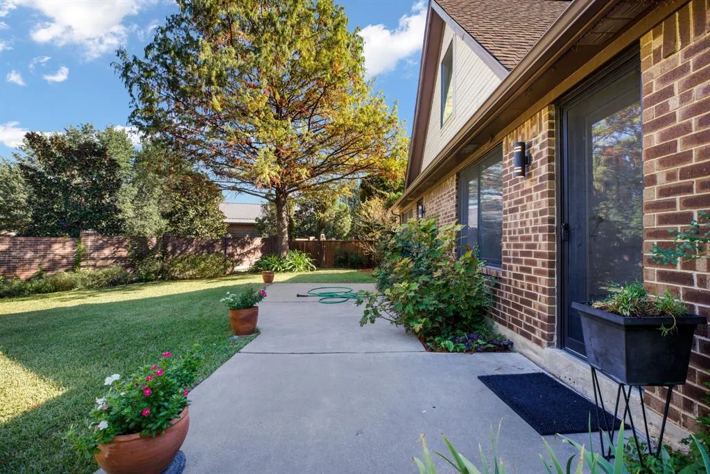 765 Eiffel Drive