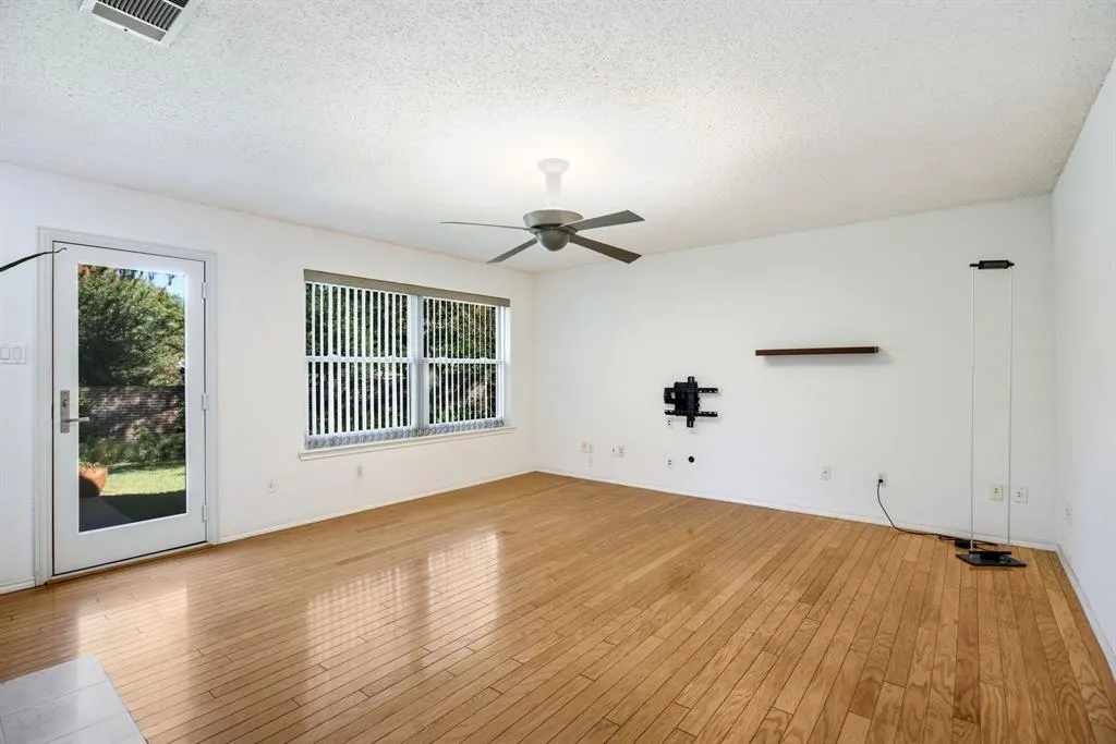 765 Eiffel Drive