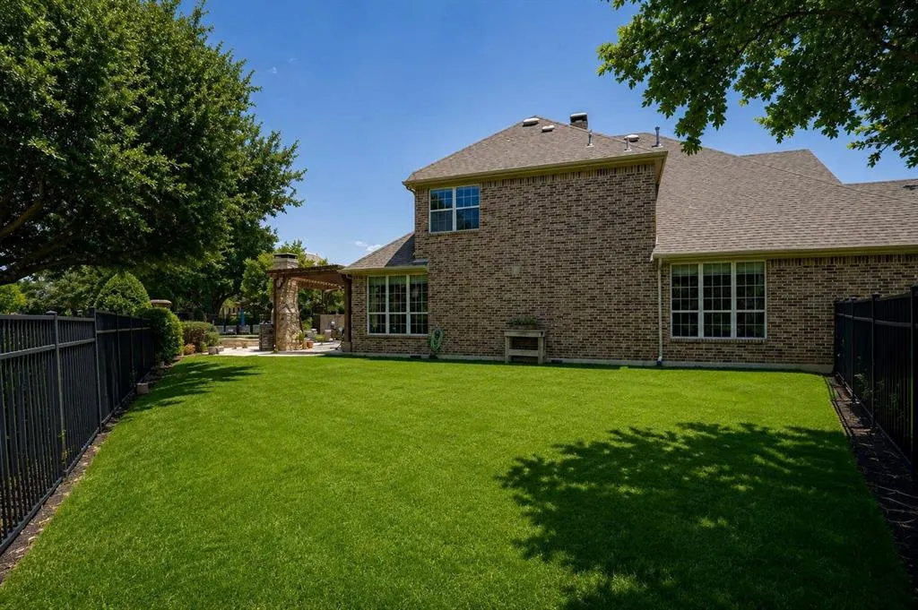 864 Willow Winds Street
