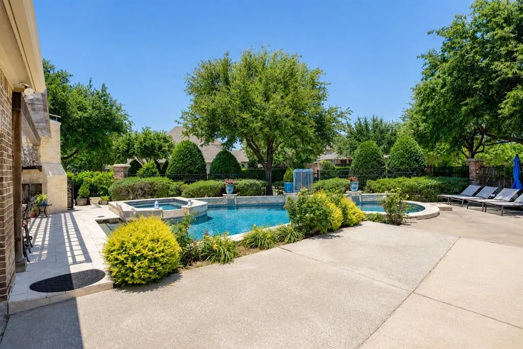 864 Willow Winds Street