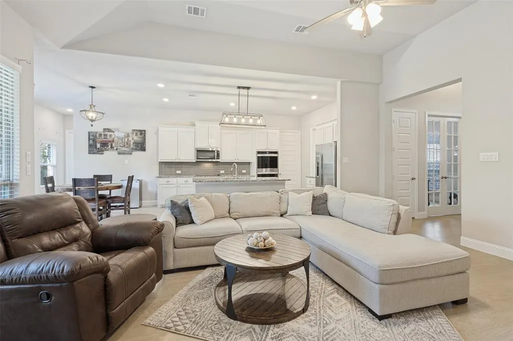 6101 Starr Drive