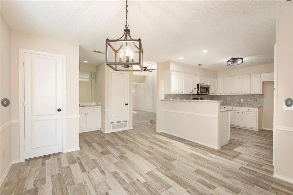 3600 Hilltop Lane