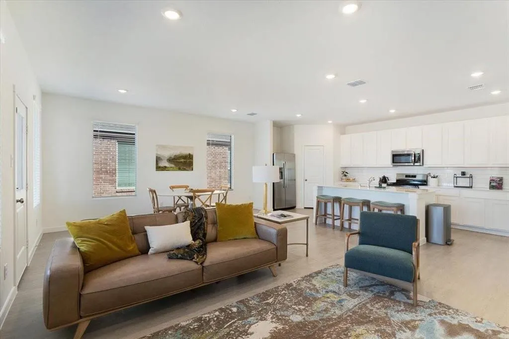1413 Sandpebble Circle