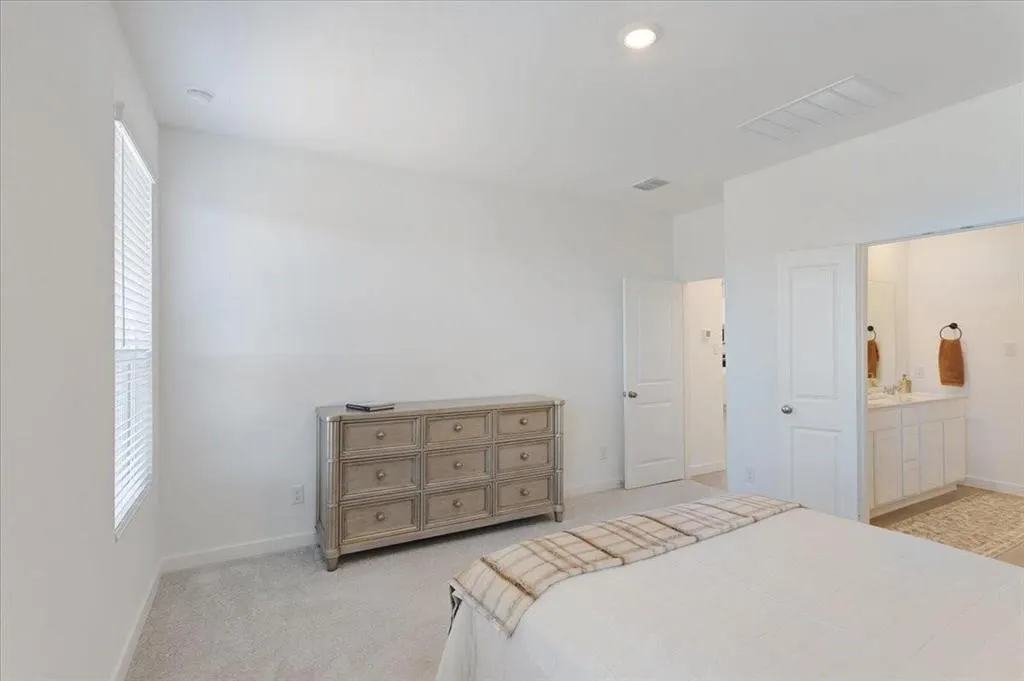 1413 Sandpebble Circle