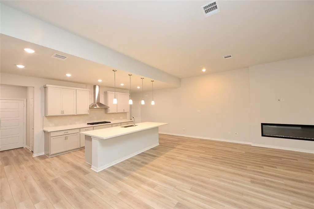 2305 Valencia Drive