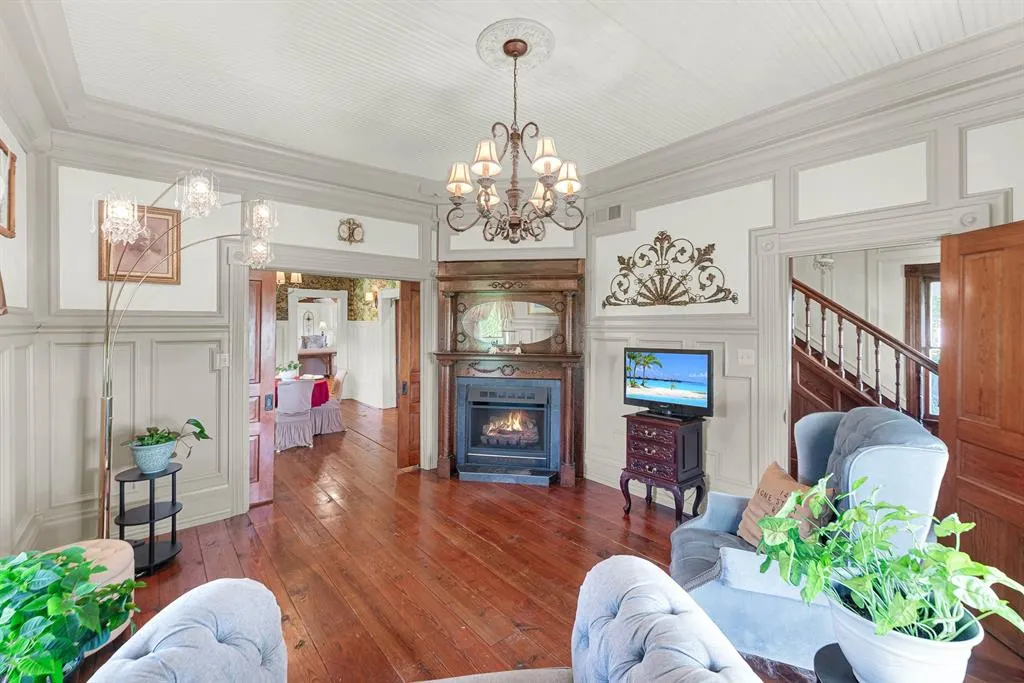 1425-1 Lone Star Road