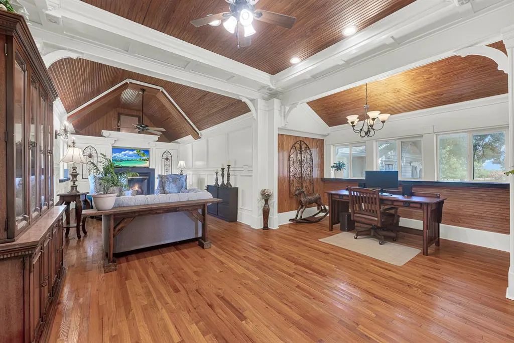 1425-1 Lone Star Road