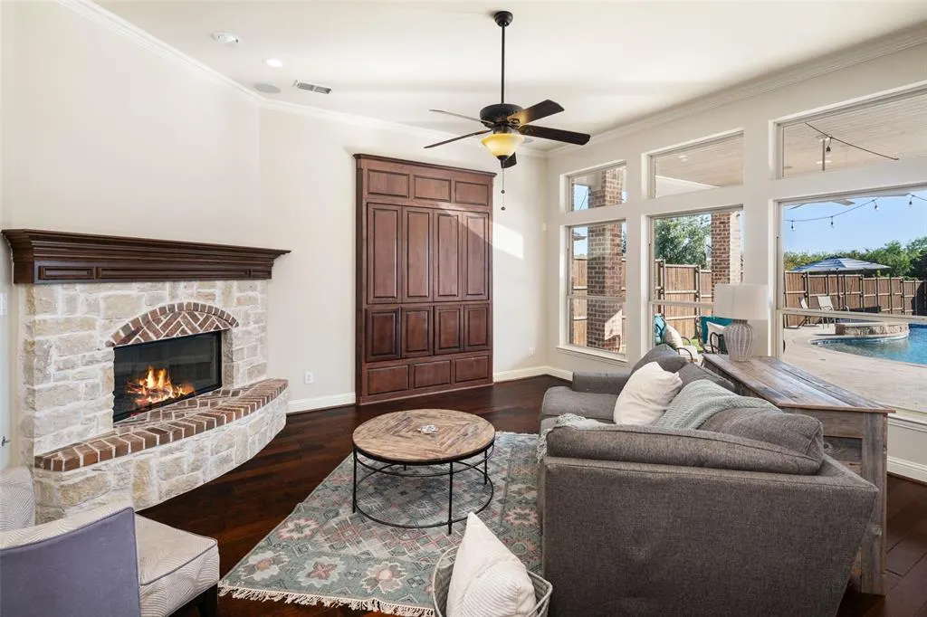 4463 Chevy Chase Lane