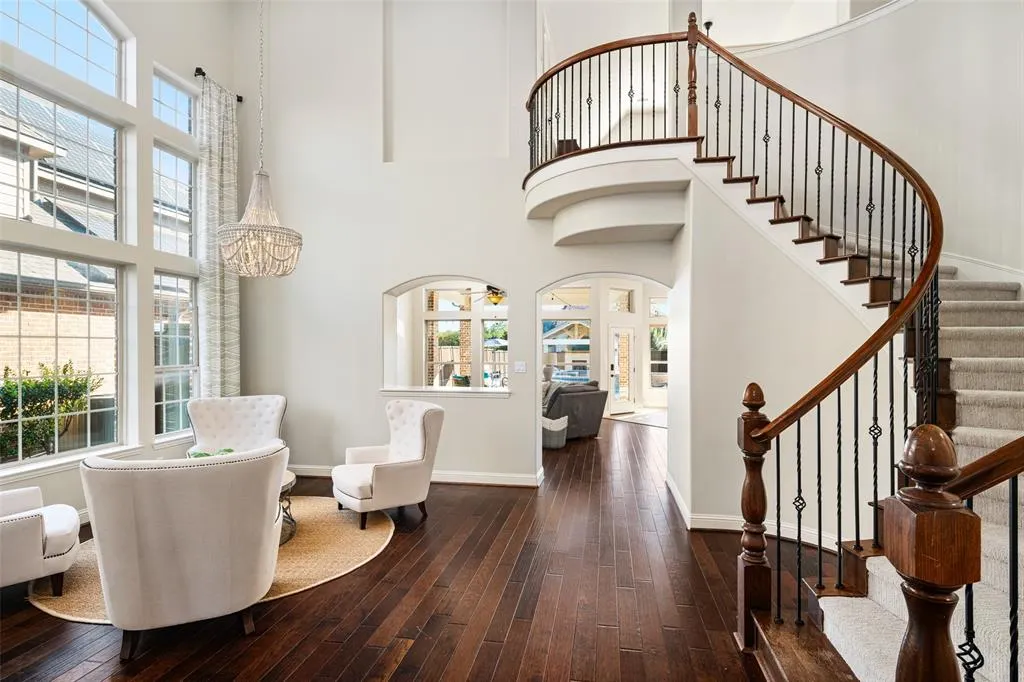 4463 Chevy Chase Lane