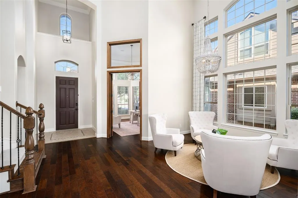 4463 Chevy Chase Lane