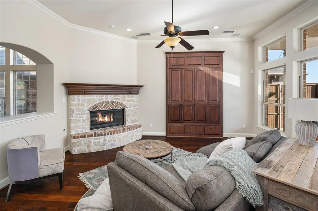4463 Chevy Chase Lane