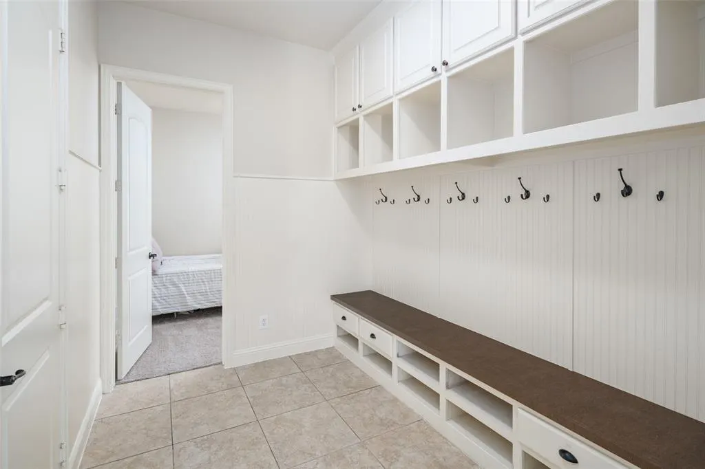 4463 Chevy Chase Lane