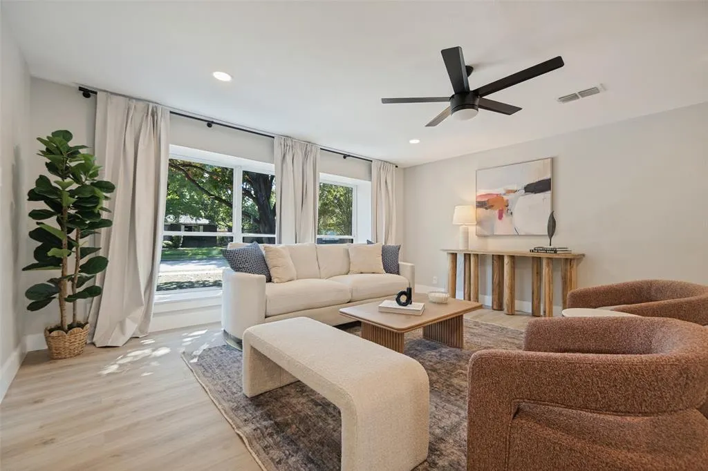 3129 Flowerdale Lane