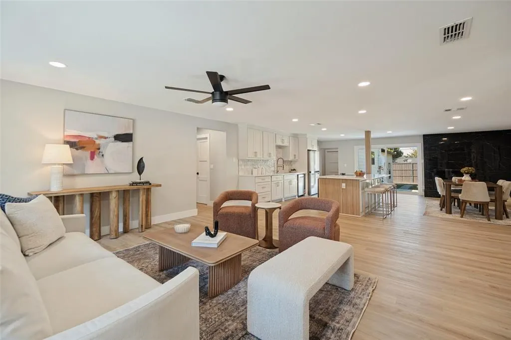 3129 Flowerdale Lane