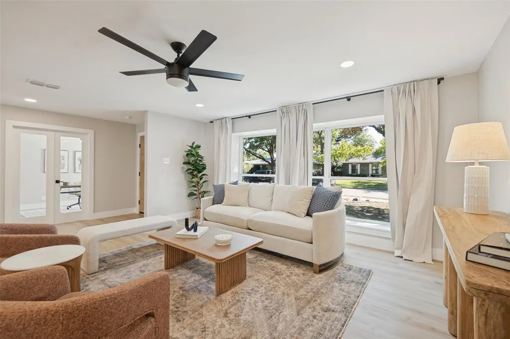 3129 Flowerdale Lane