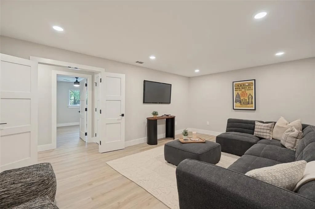 3129 Flowerdale Lane