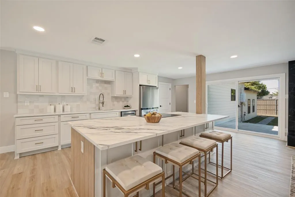 3129 Flowerdale Lane