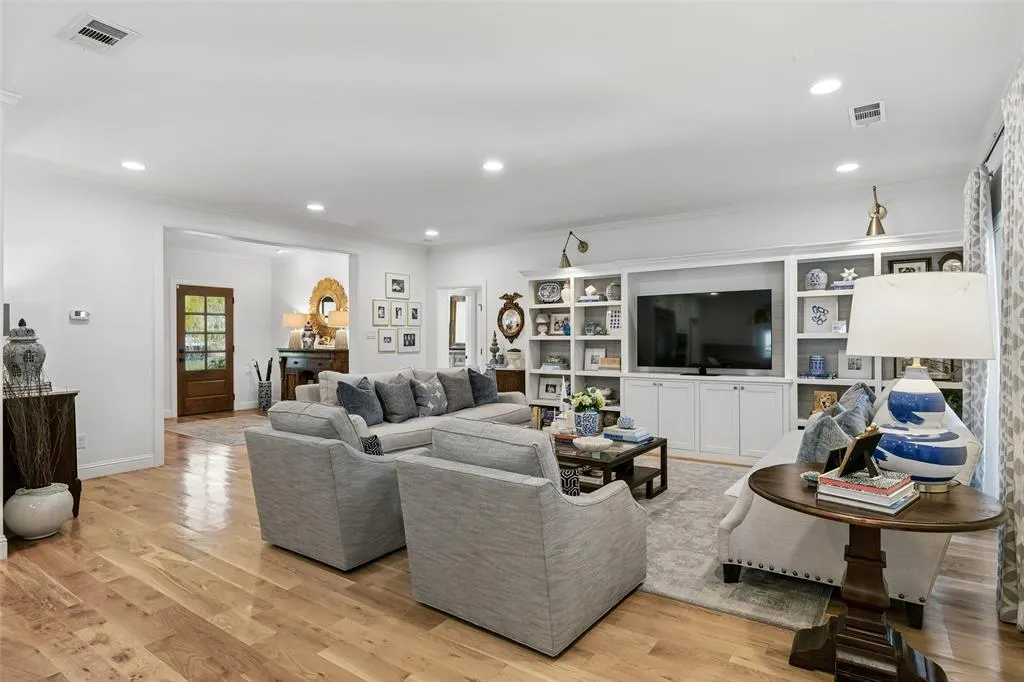 560 Northlake Drive