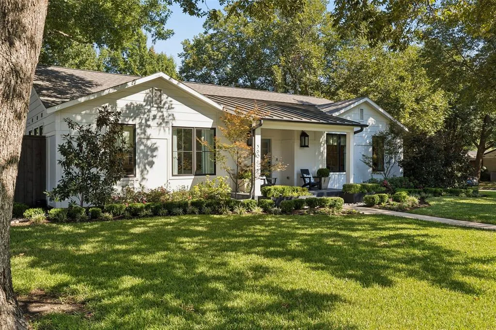 560 Northlake Drive