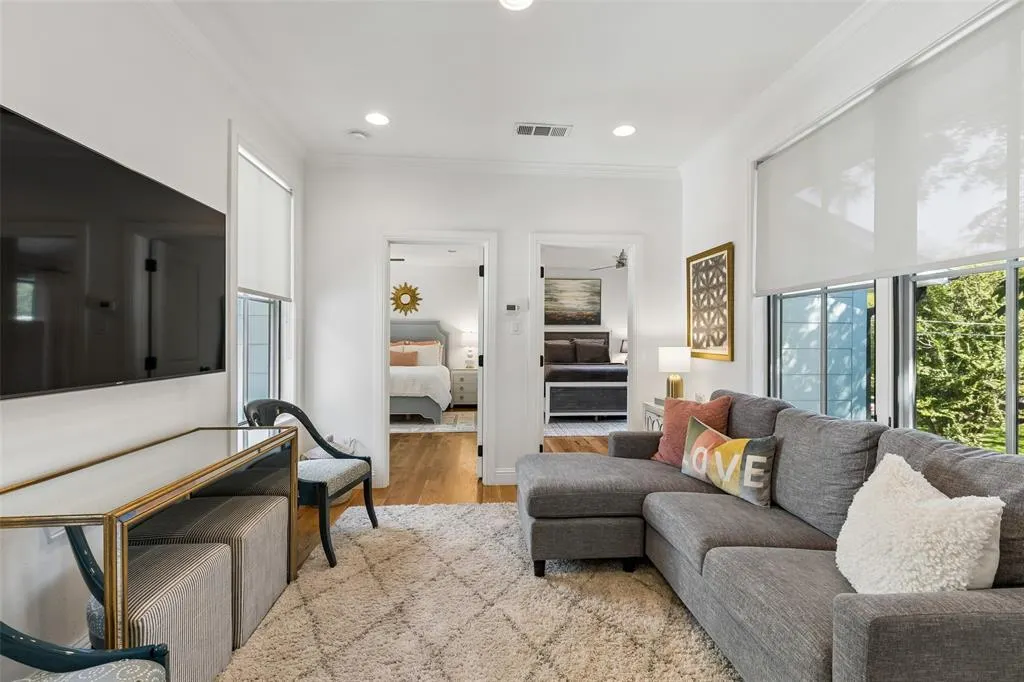 560 Northlake Drive