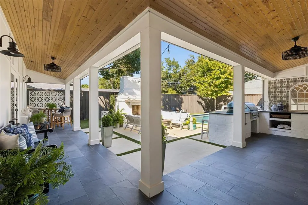 560 Northlake Drive