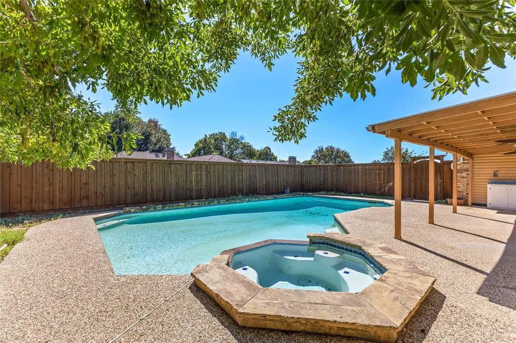 2716 Landershire Lane