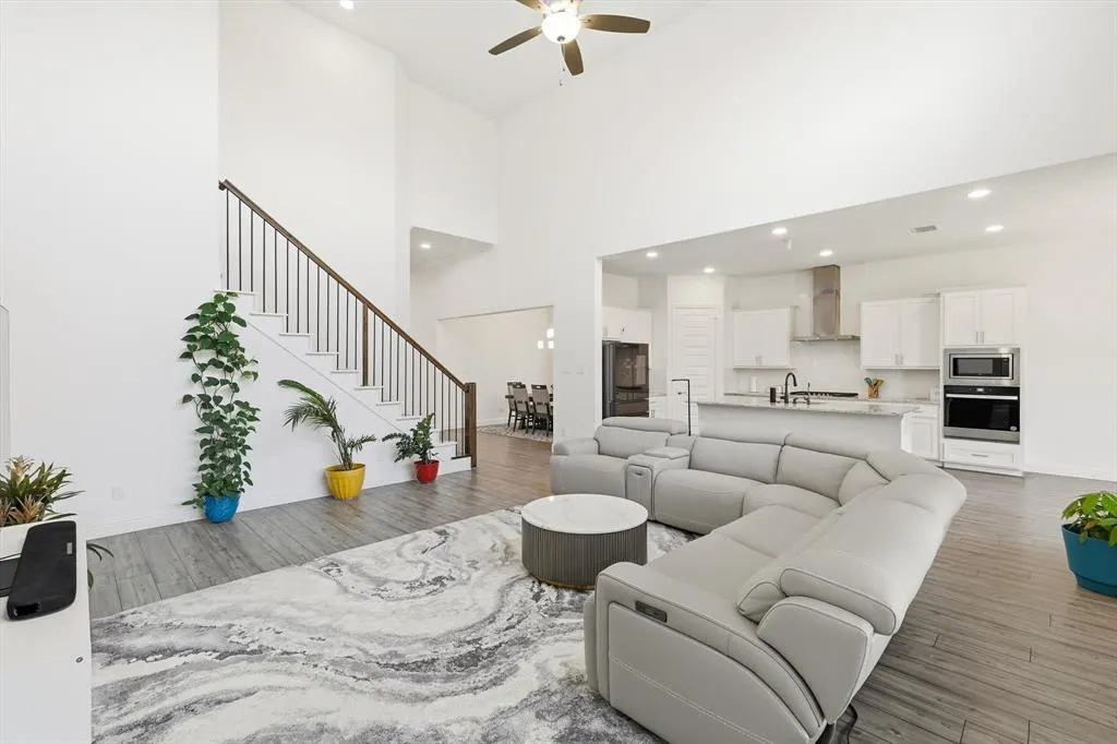 3305 Morris Lane