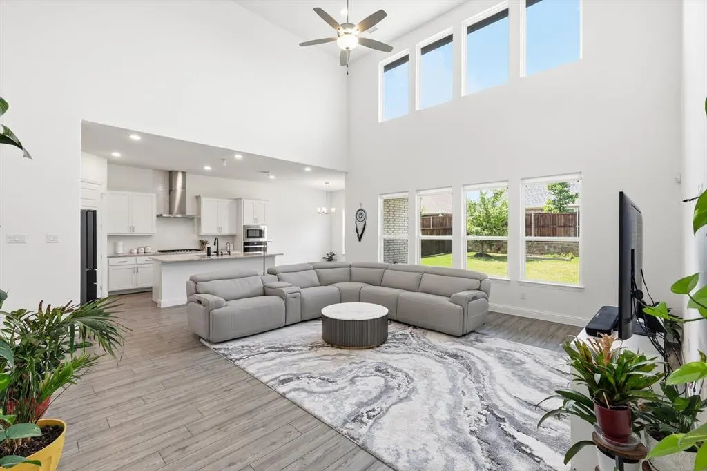 3305 Morris Lane