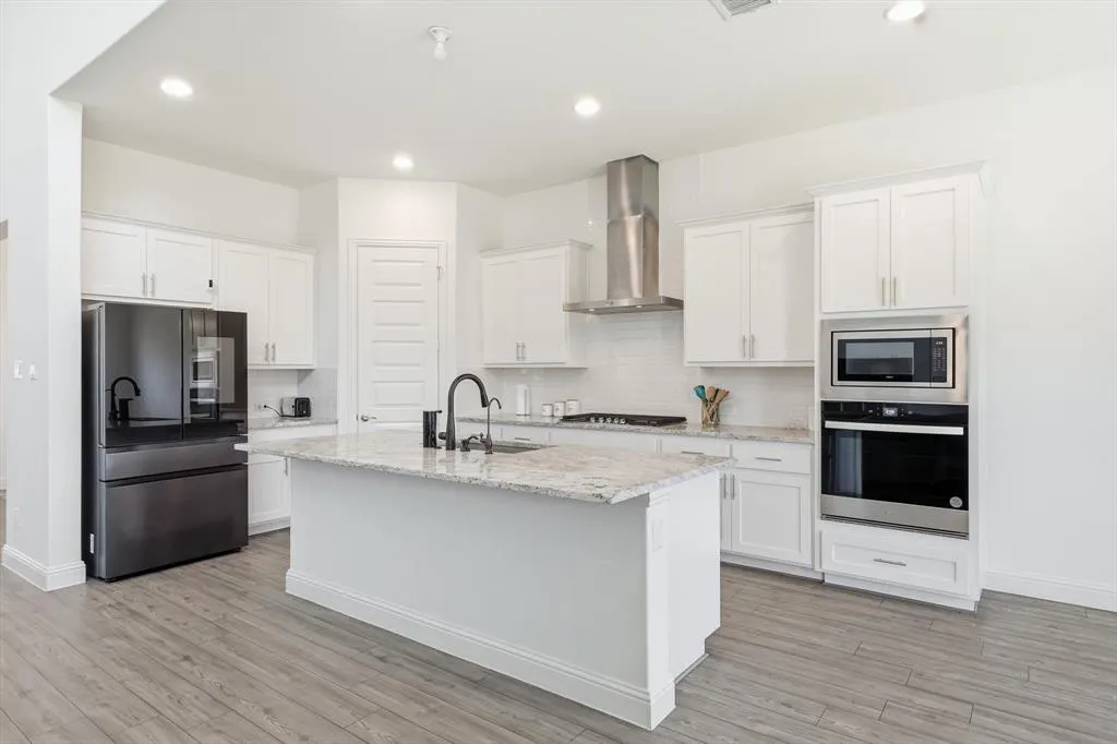 3305 Morris Lane