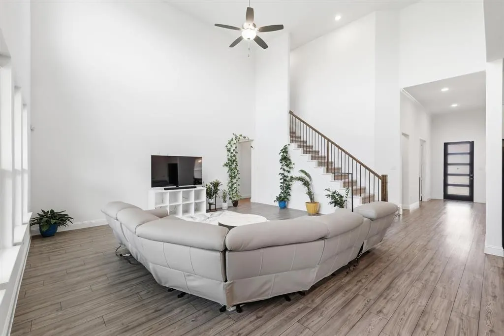 3305 Morris Lane