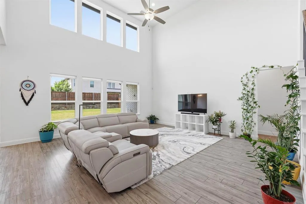 3305 Morris Lane