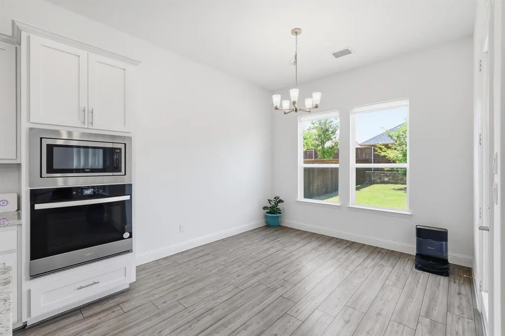 3305 Morris Lane