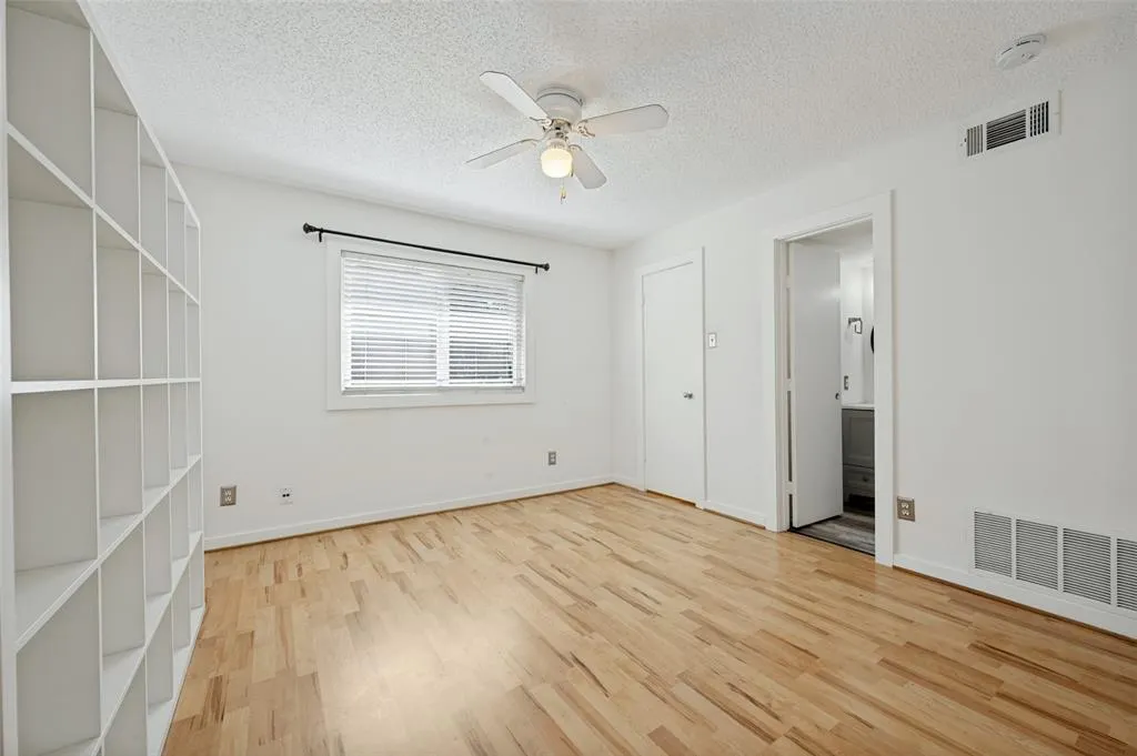 5505 Live Oak Street #105